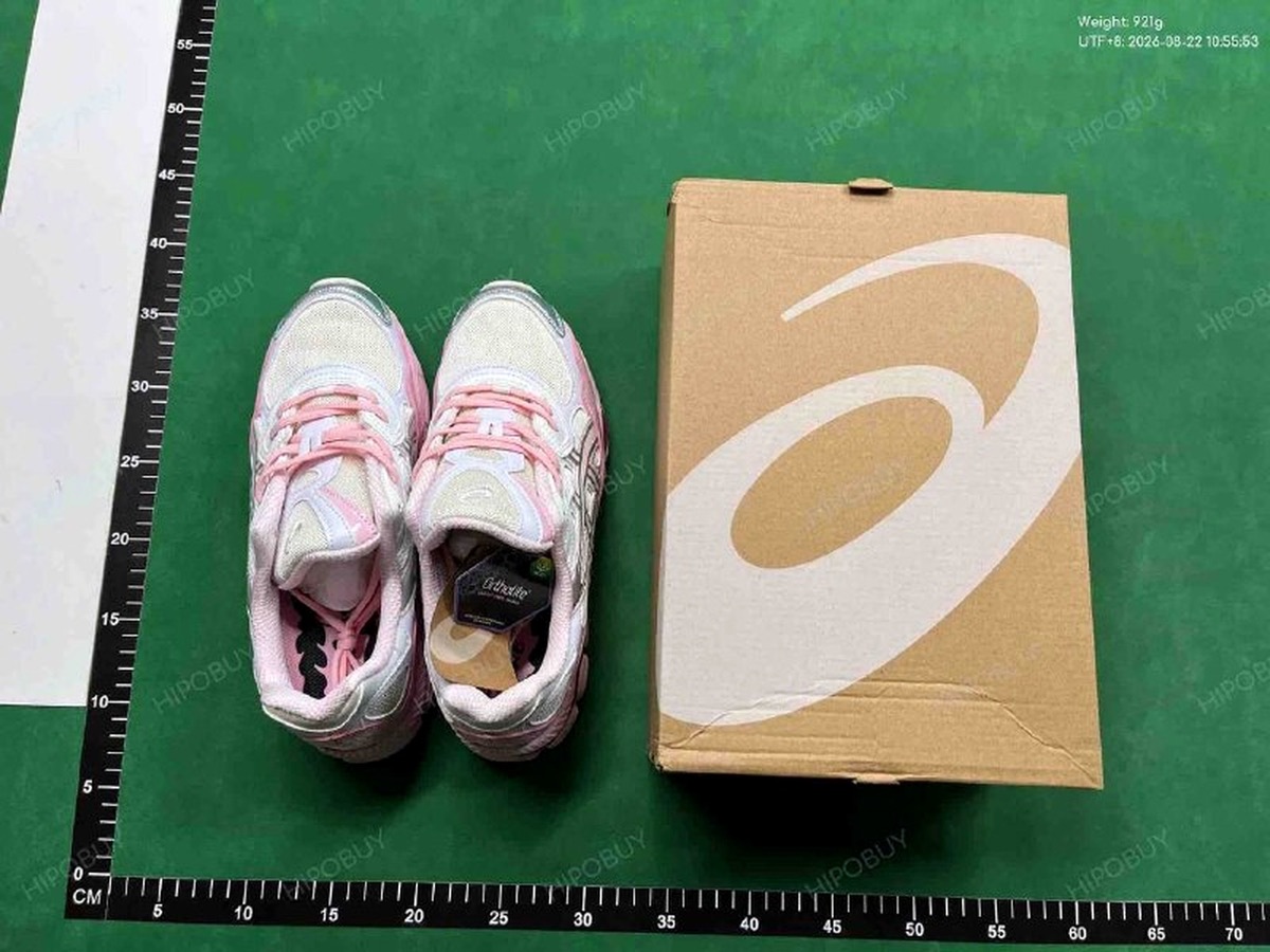 Box context can help confirm the order record before shipping.