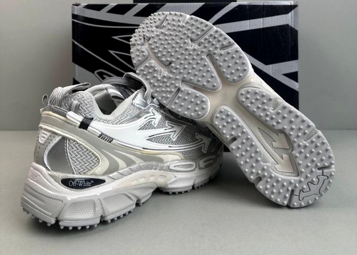 Sole photos complete the shoe QC sequence.