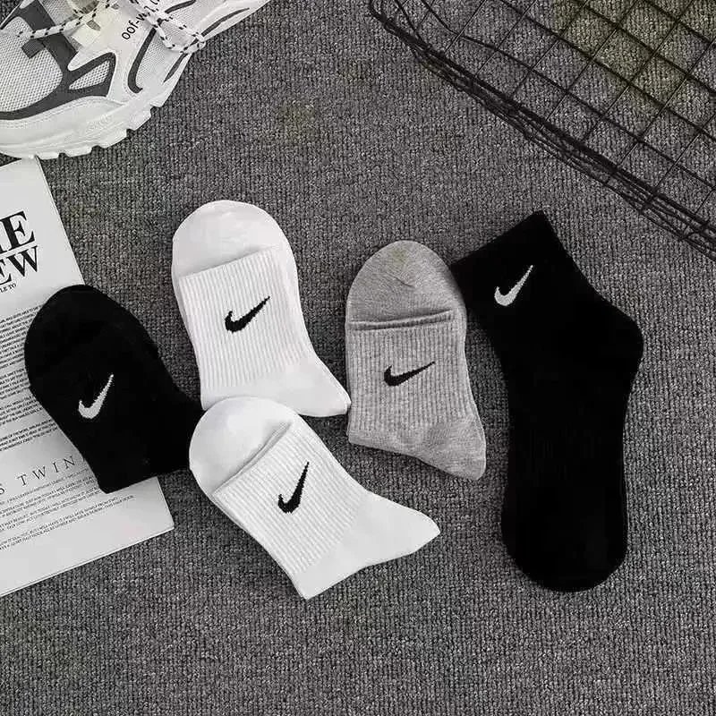 3 pairs【2white+1grey】