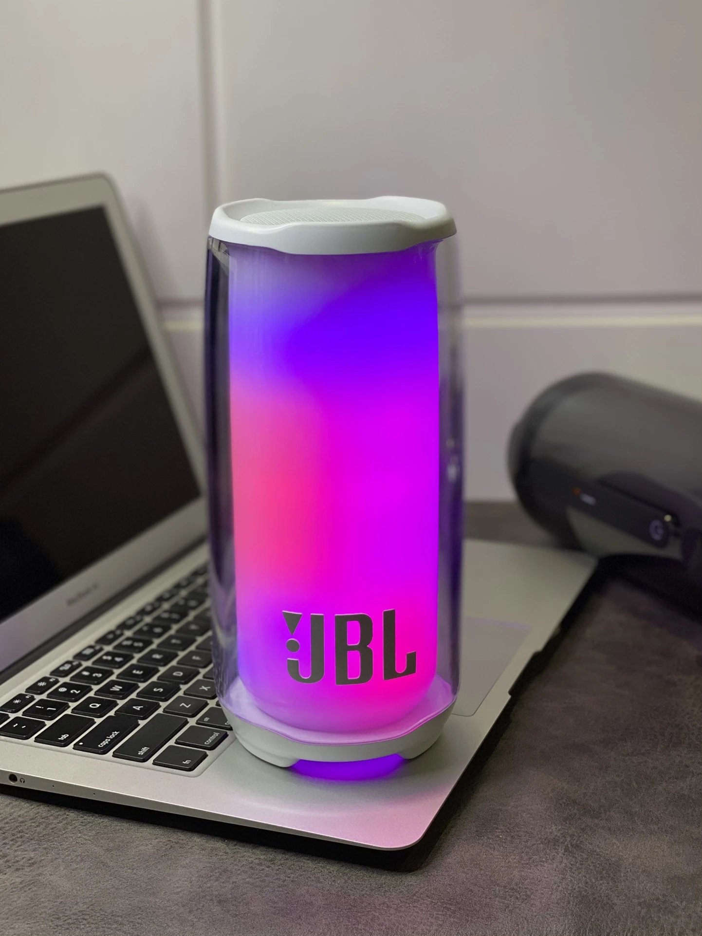 JBL fifth generation-white
