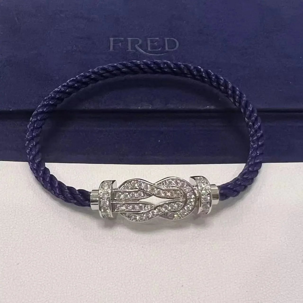 TOP Quality 宝蓝绳满钻银八字扣