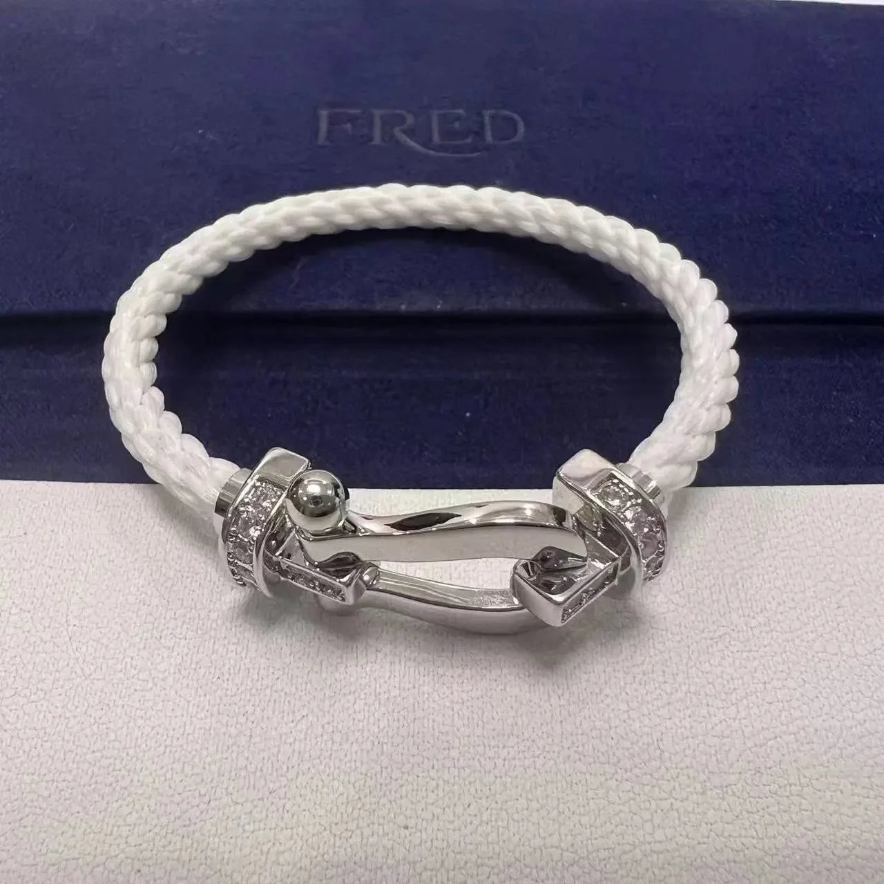 TOP Quality 白尼龙绳半钻银马蹄扣