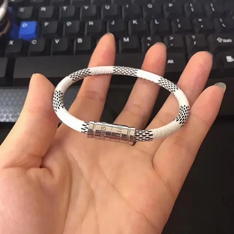 银扣白格