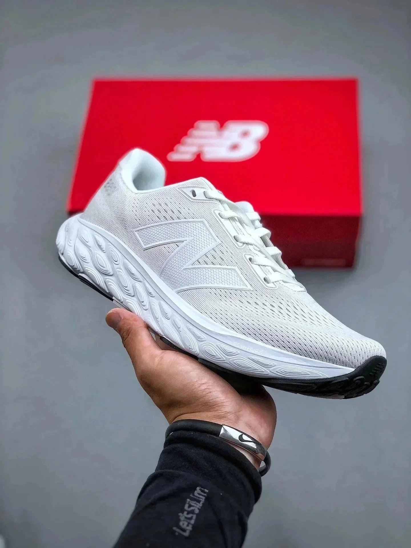 32白色