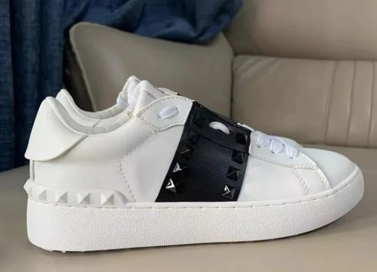 白色黑条黑钉