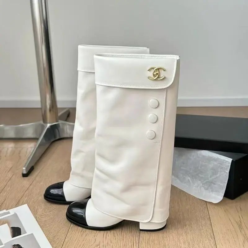 白色高筒靴