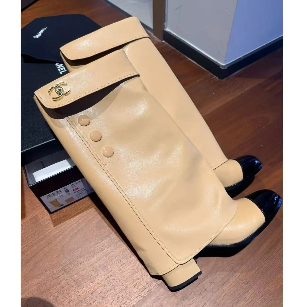 卡其色高筒靴