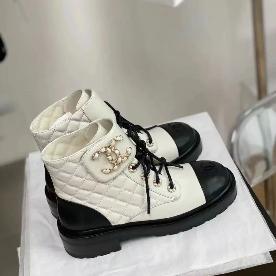 白色马丁靴