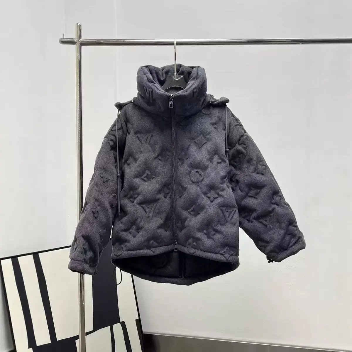 路易威登羽绒服黑灰