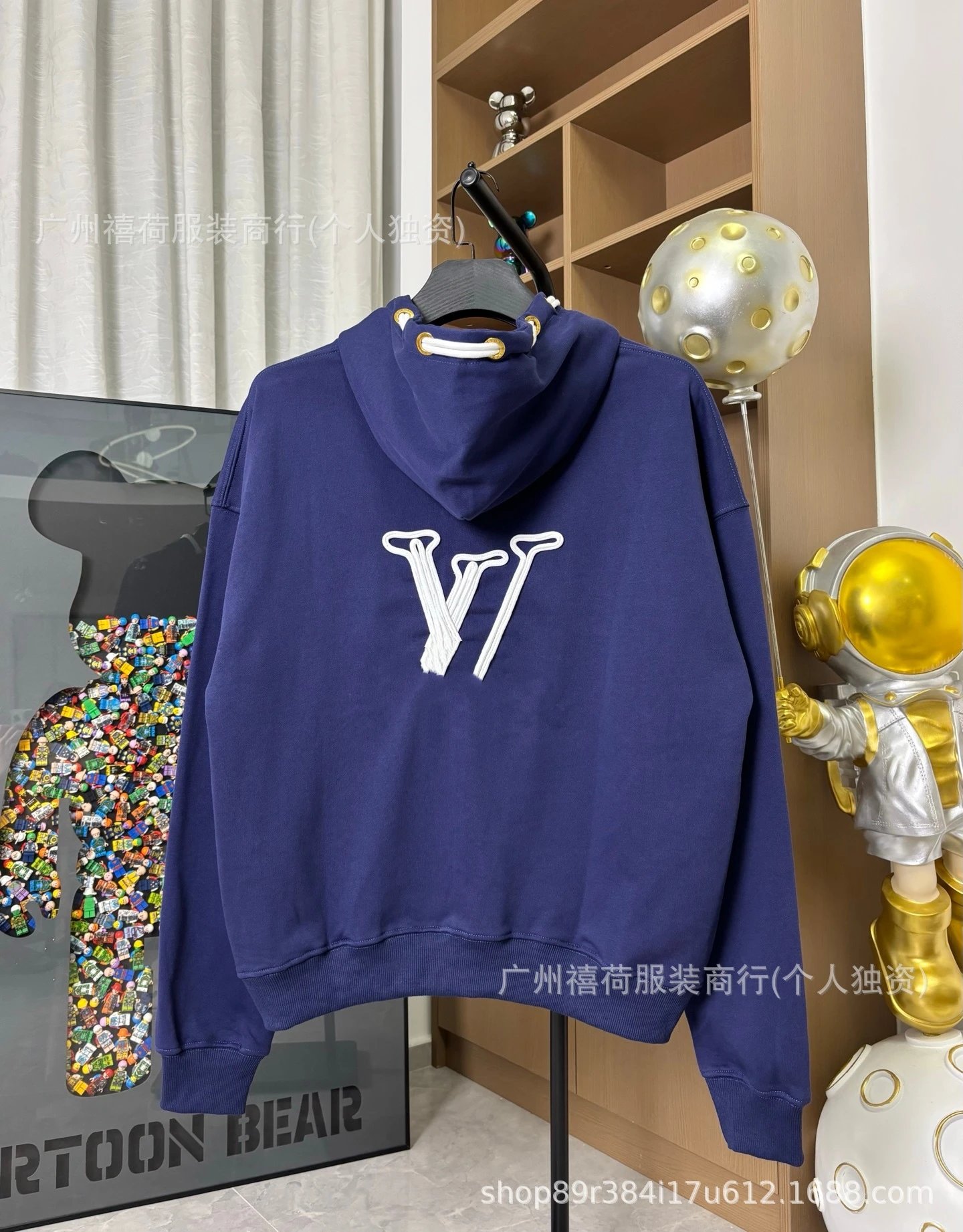 藏青色 连帽衫