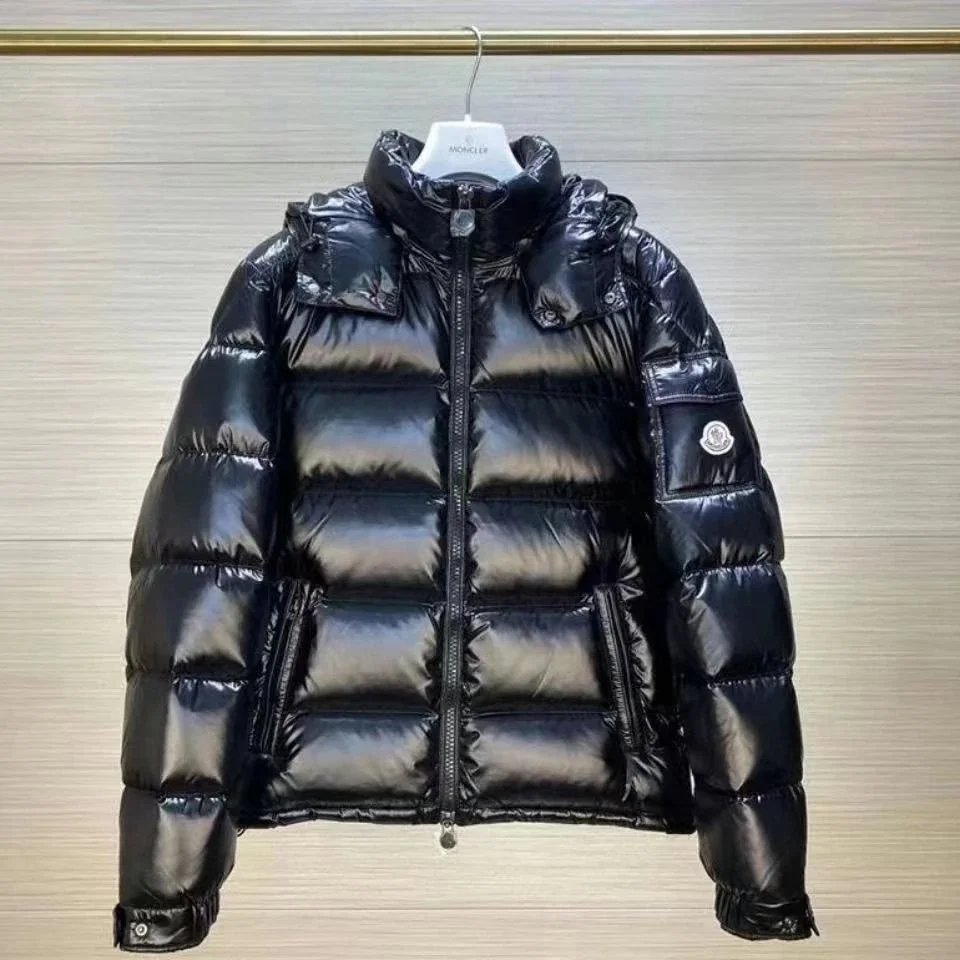 黑色羽绒服