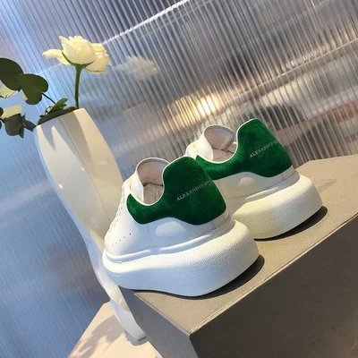 白色/绿尾