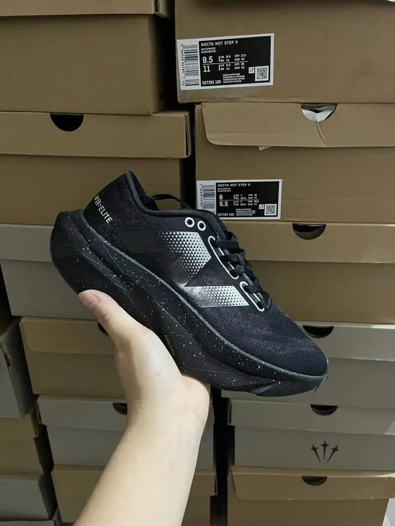 纯黑色