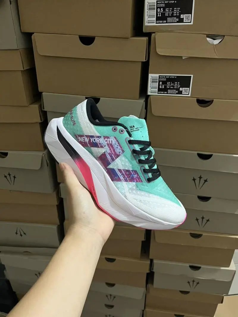 绿白红