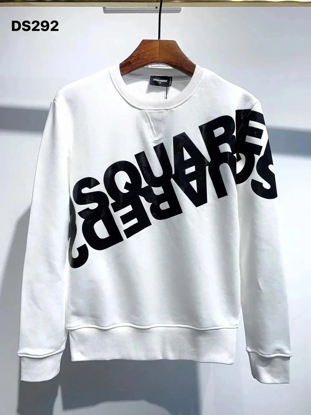 白 Top embroidery