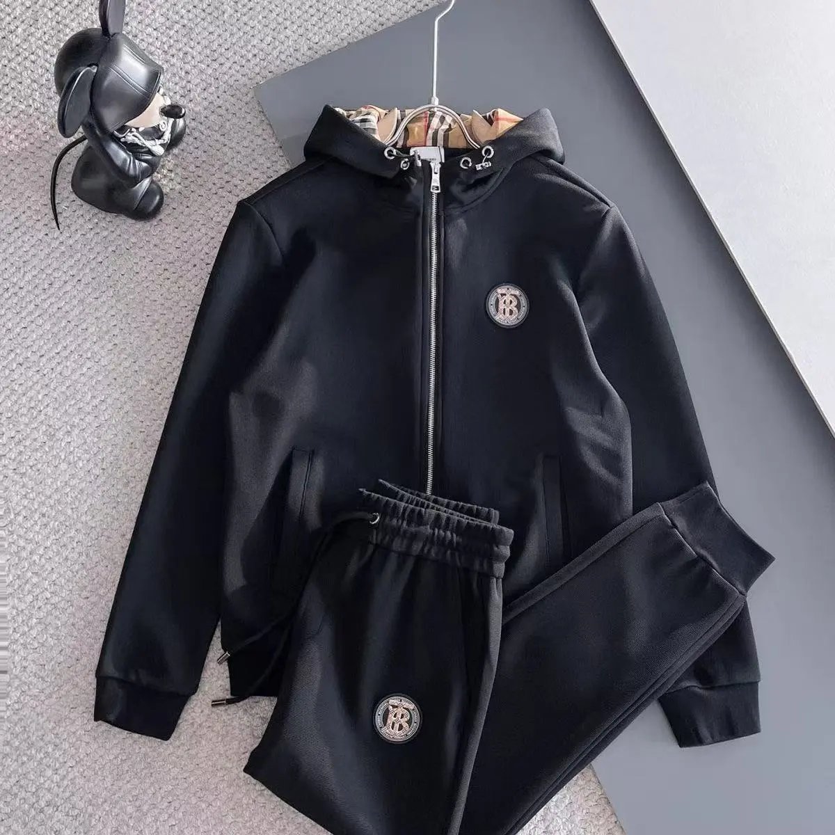 hot Burberry suit