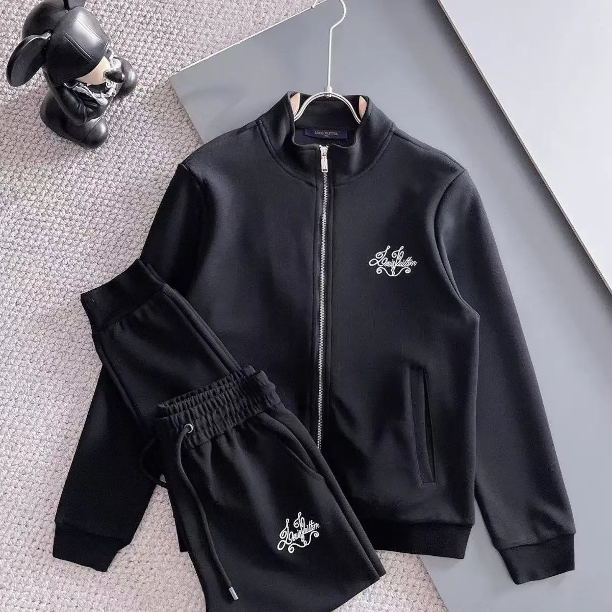 lv suit