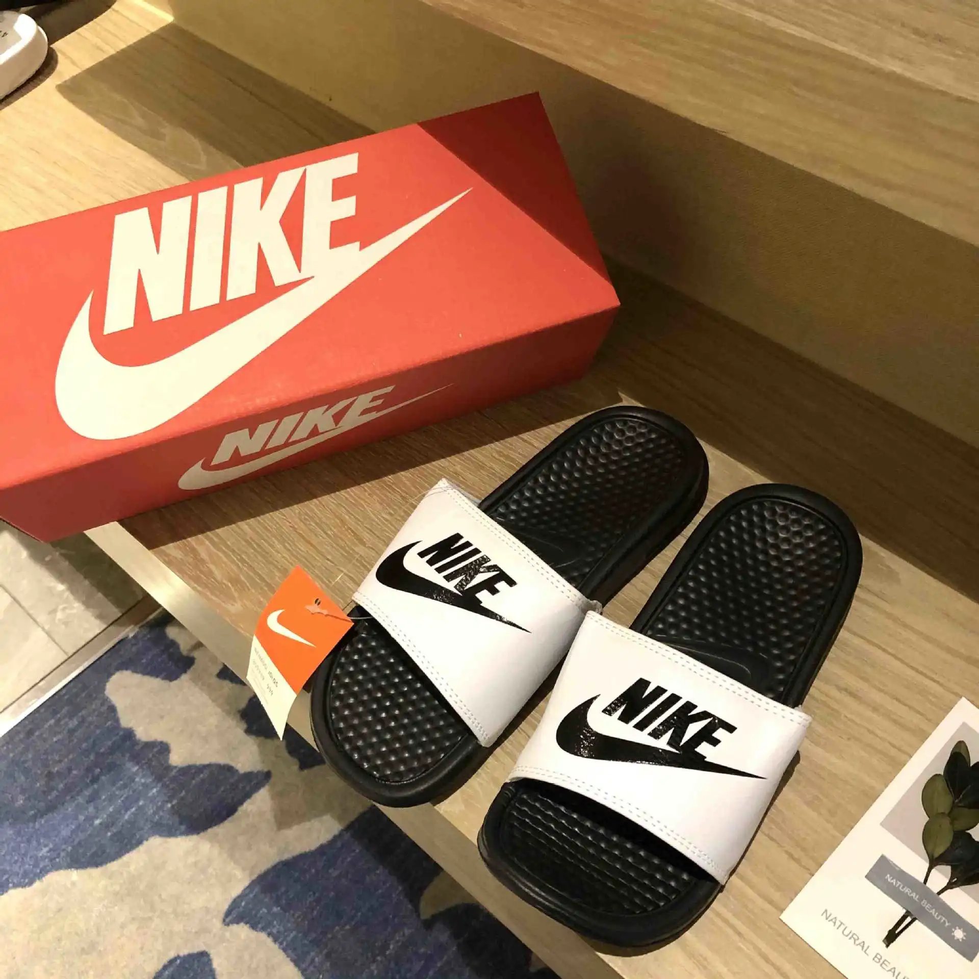 颗粒底经典黑底白面黑字