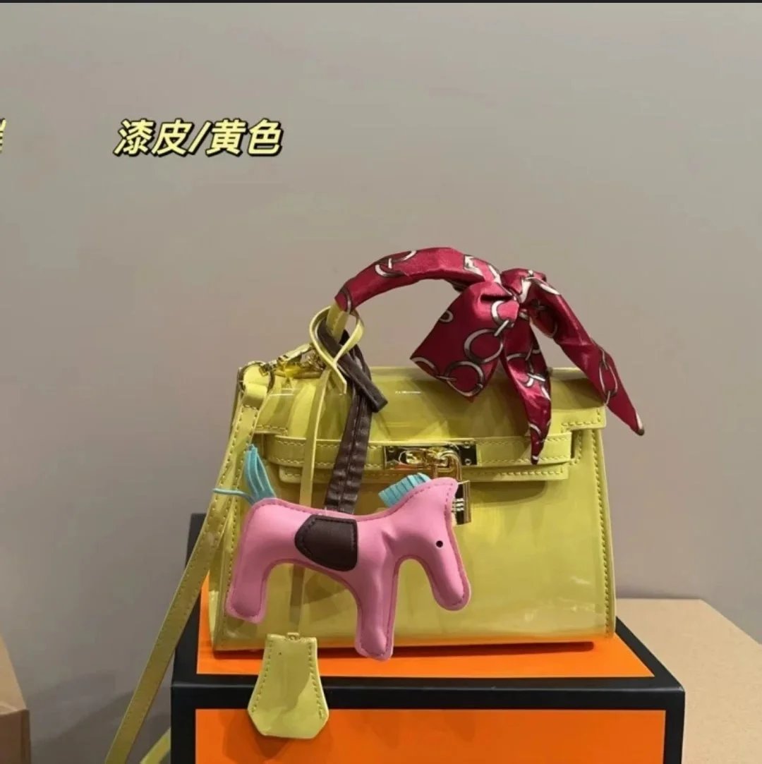 黄色