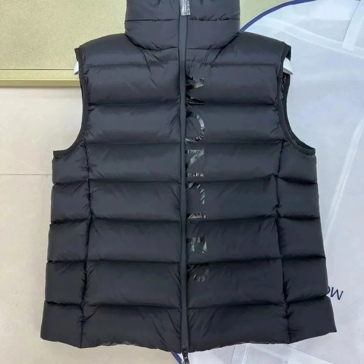 M黑色