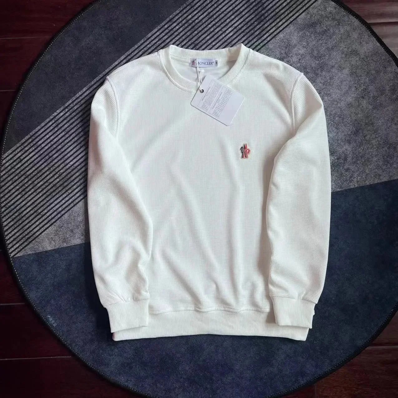 04白色
