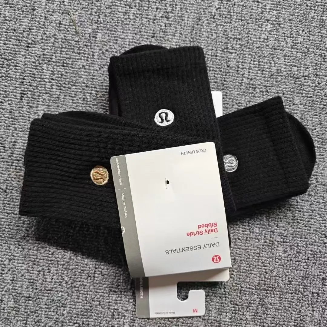 Black one-card three-double high-top