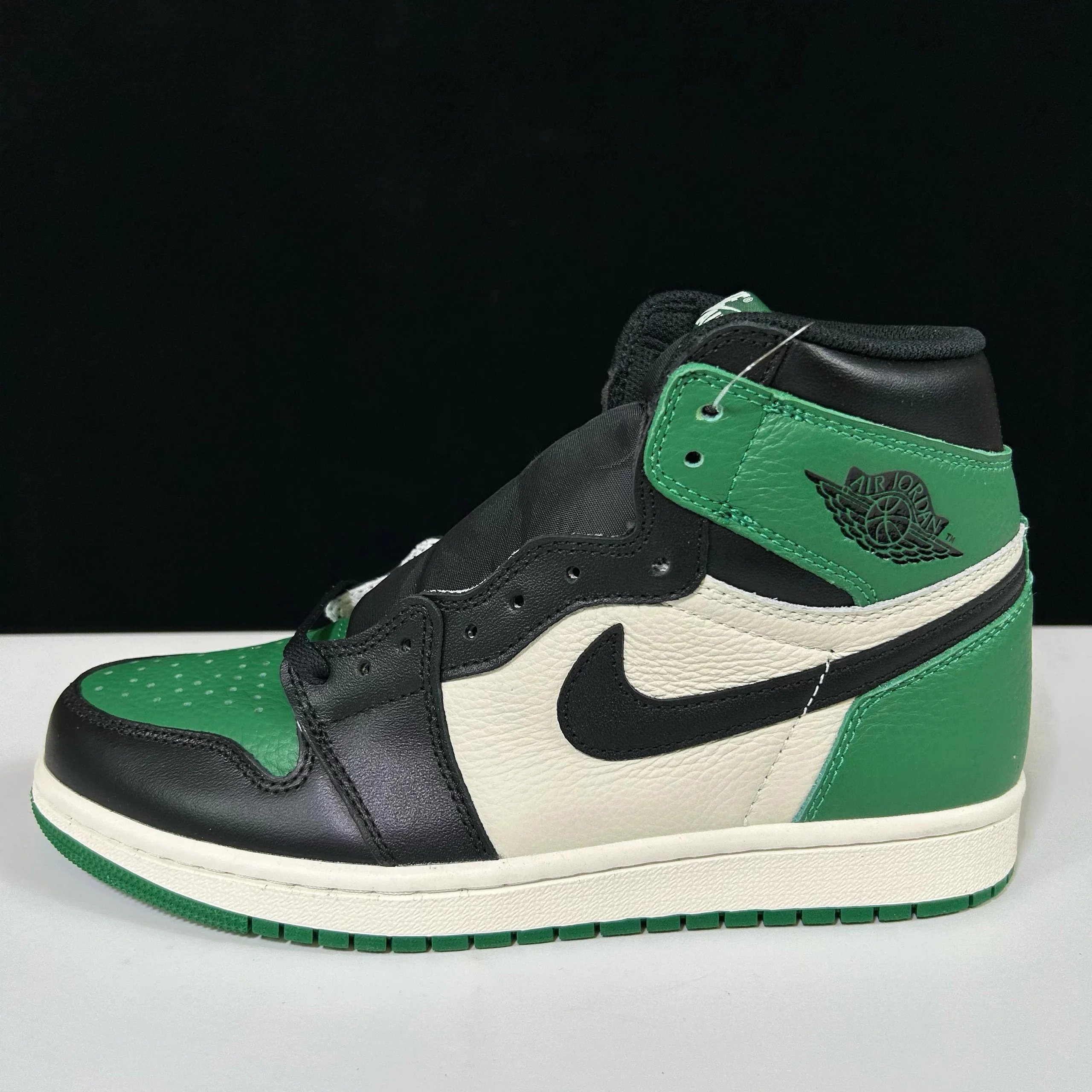 Black and green toes