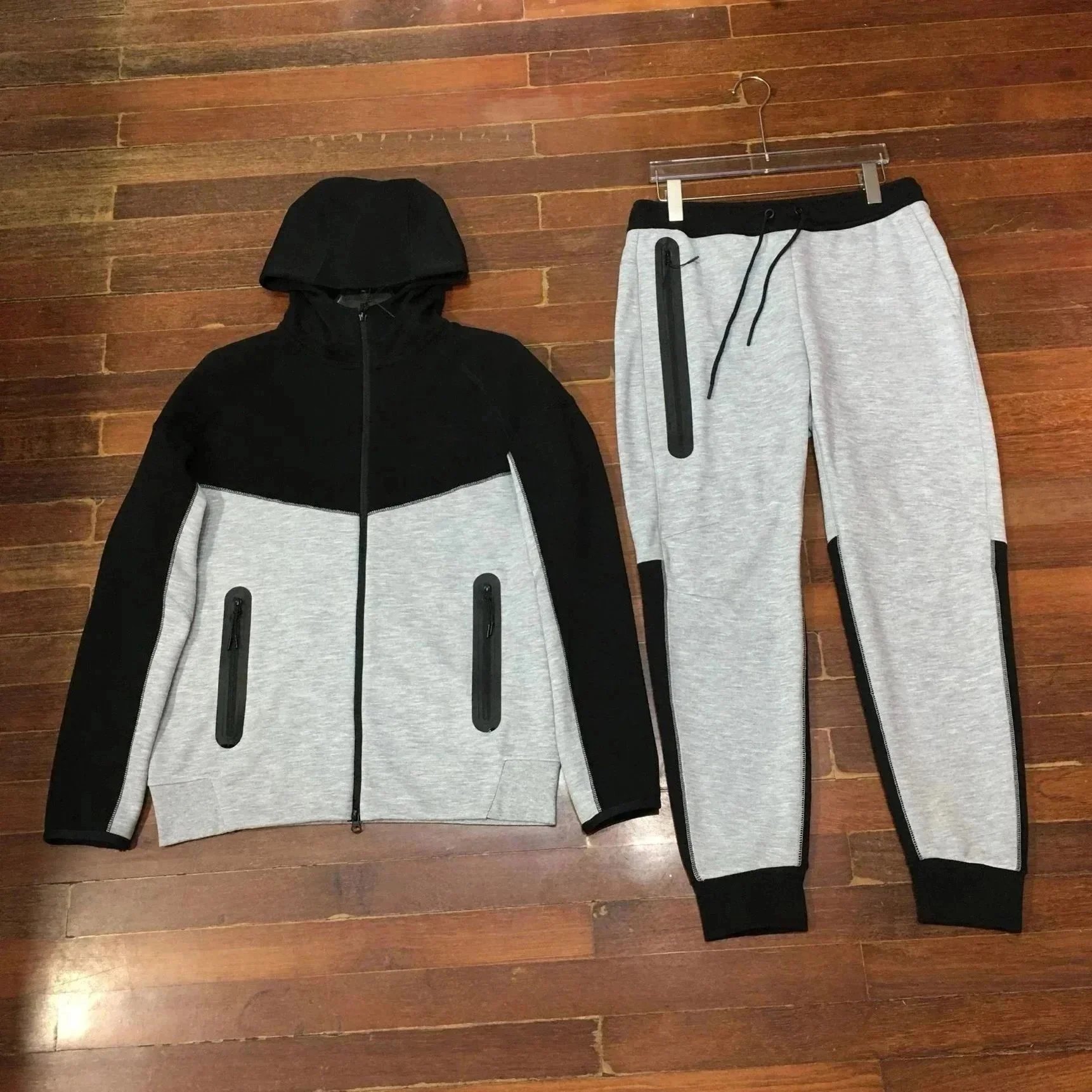 Black and gray two-sided zipper set