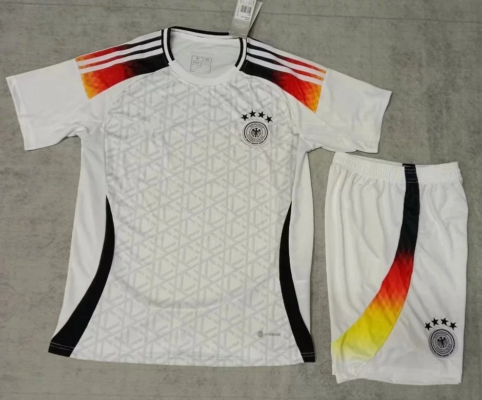 24–25 Germany home