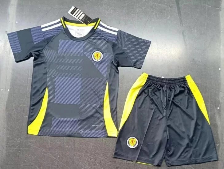 24–25 Scotland at home
