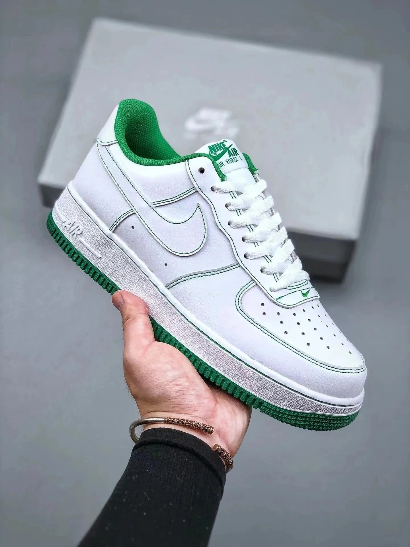 white green line