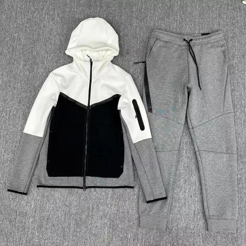 Black-and-white set