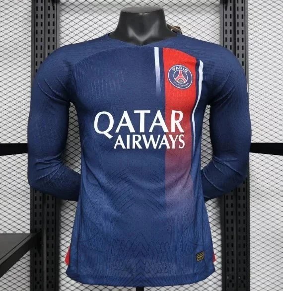 Paris’s home long-sleeved jersey