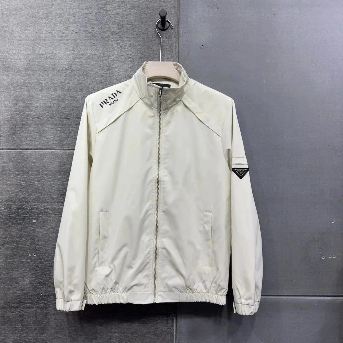 Windbreaker armband white