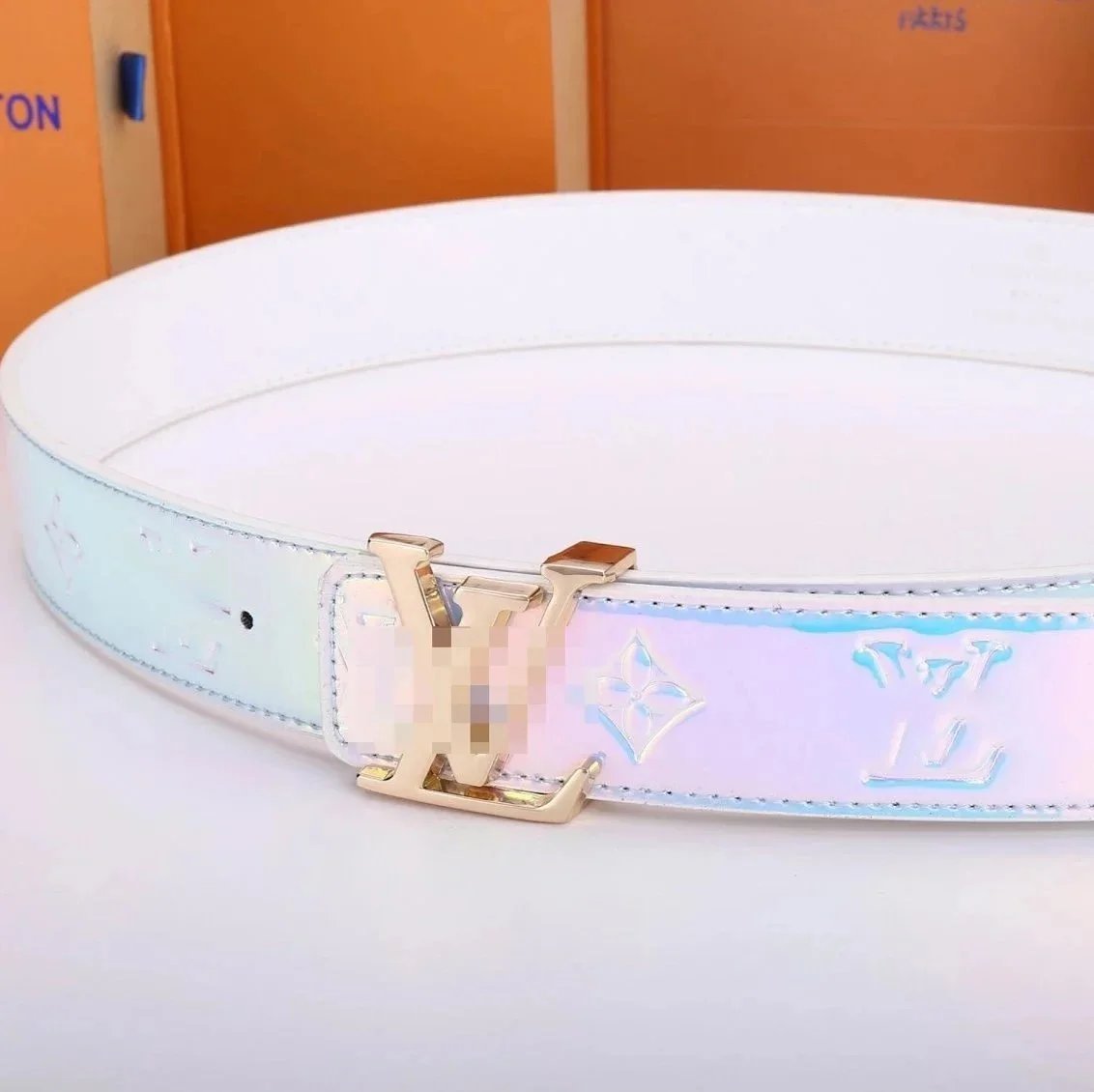 Golden buckle