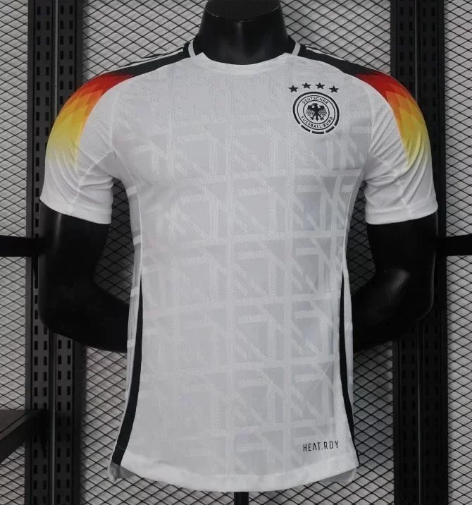 24–25 Germany home