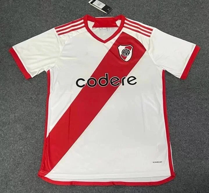 24-25 River Plate at home