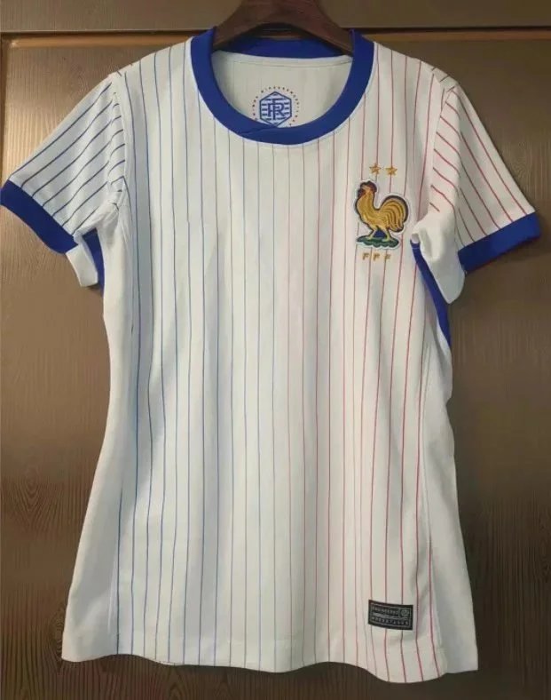 2425 French women’s apparel for away games