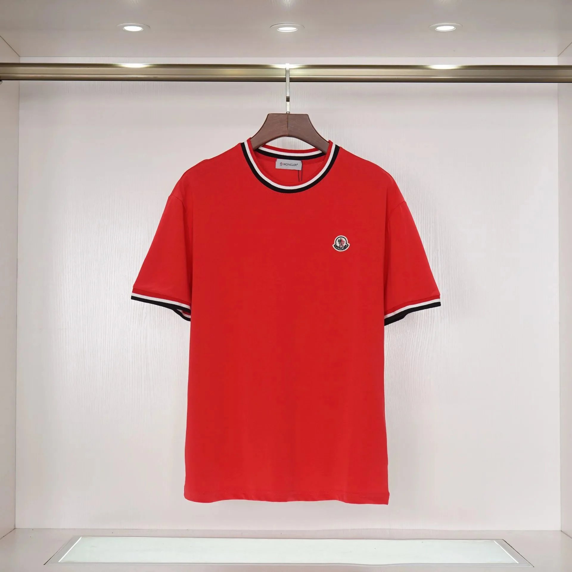 R 211 Red