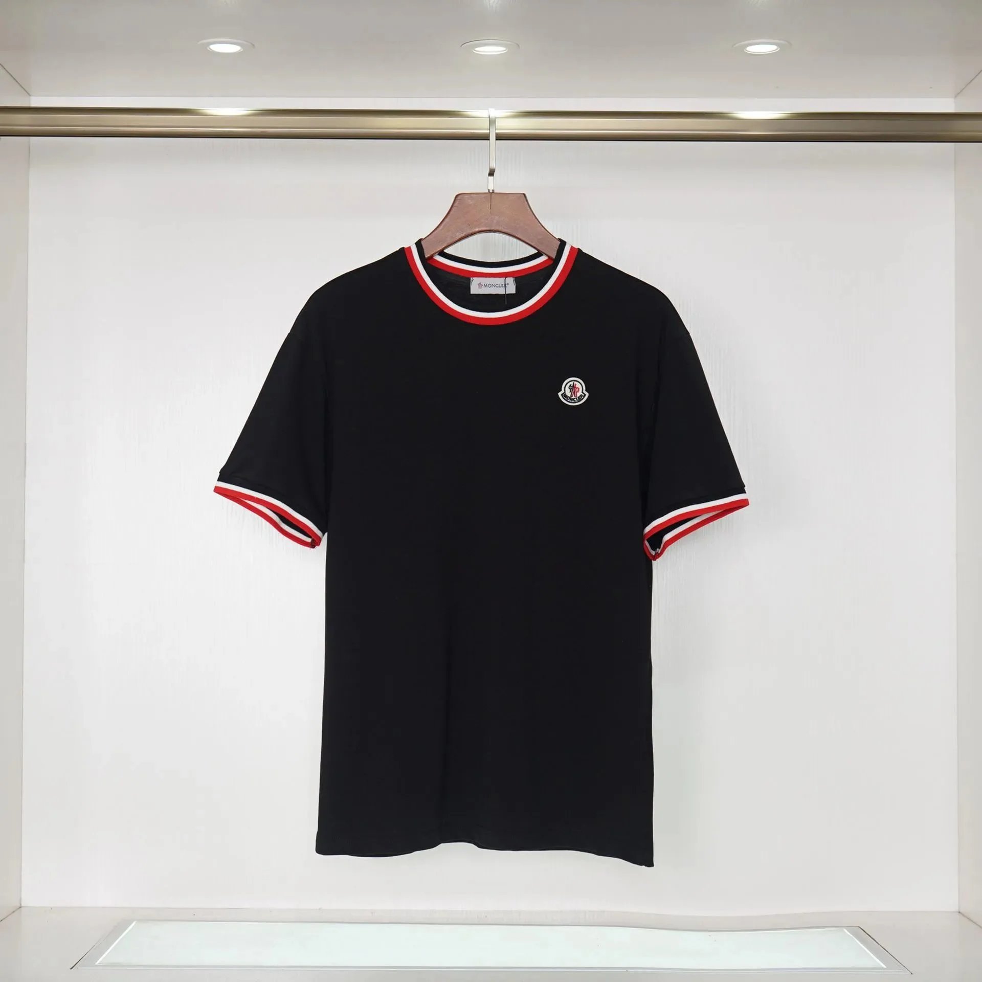 R 211 black
