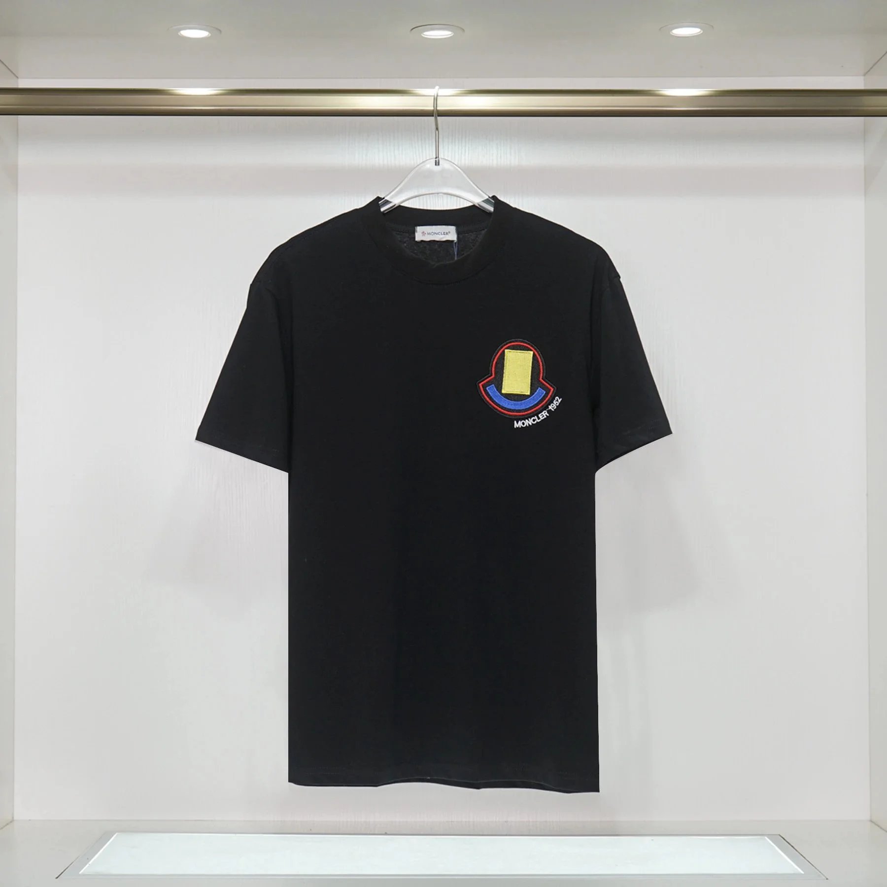 R 163 black
