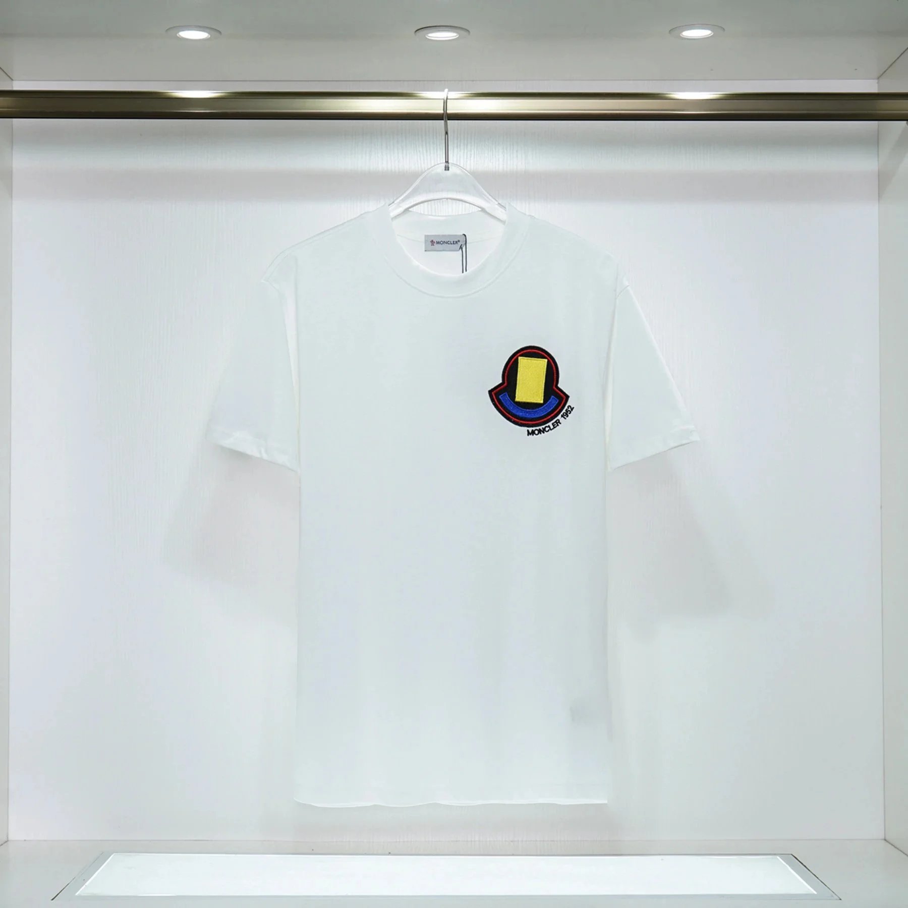 R 163 white