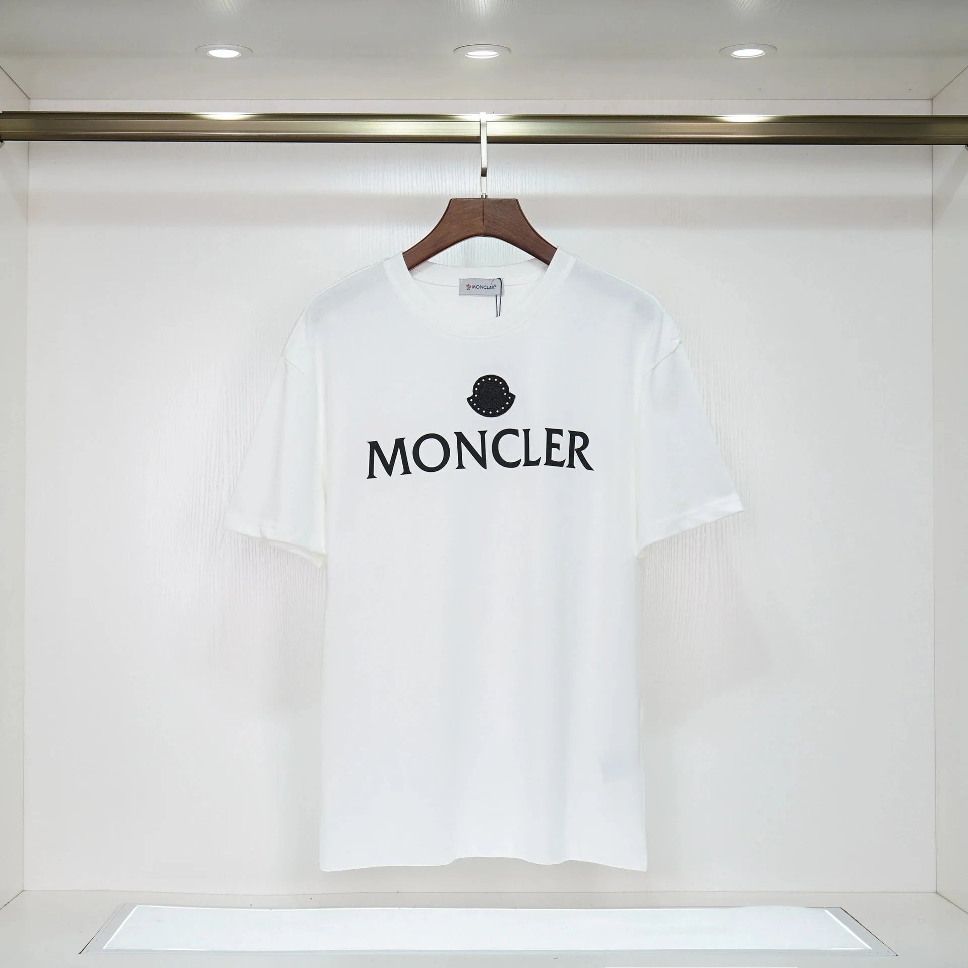 R 137 white