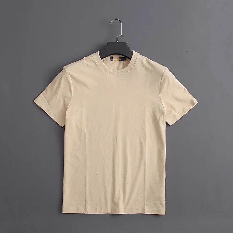 Apricot color