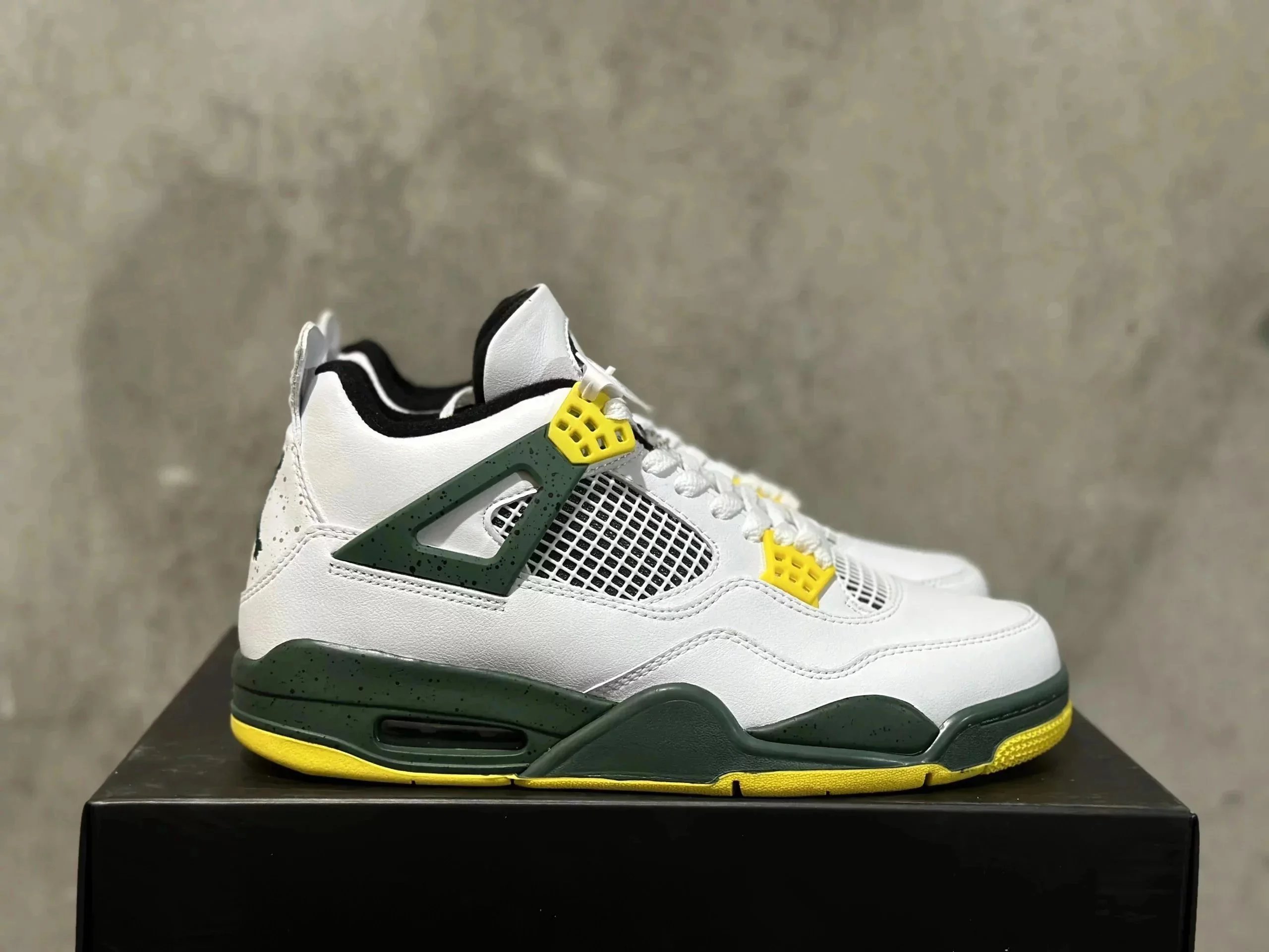 A40-AJ4 original-quality—white, green, and yellow