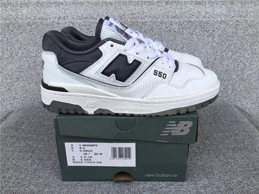 550 black and white 002