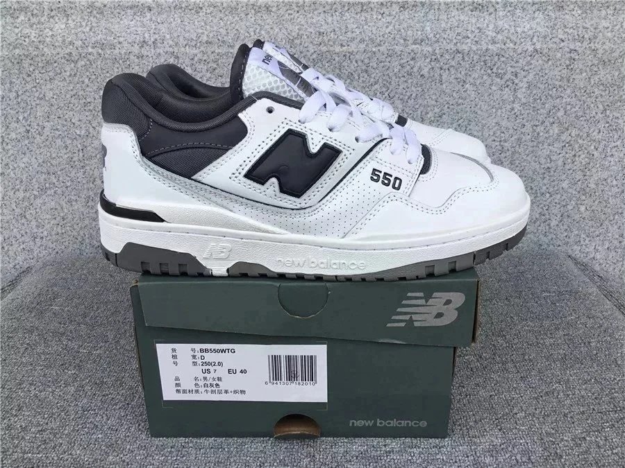 550 black and white 002