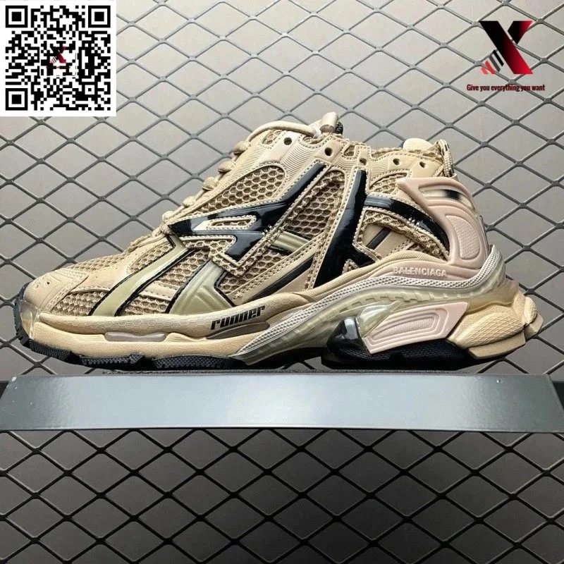 Runner dad shoes in khaki
