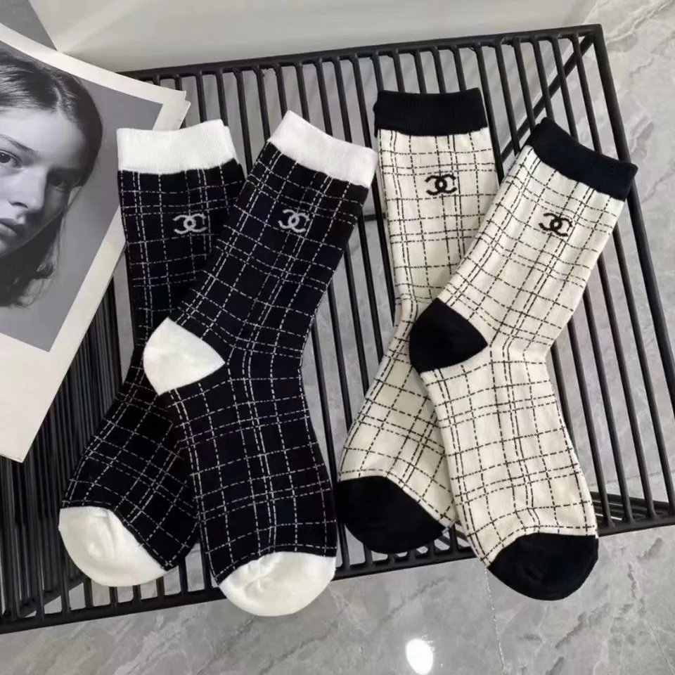 06 Black two pairs