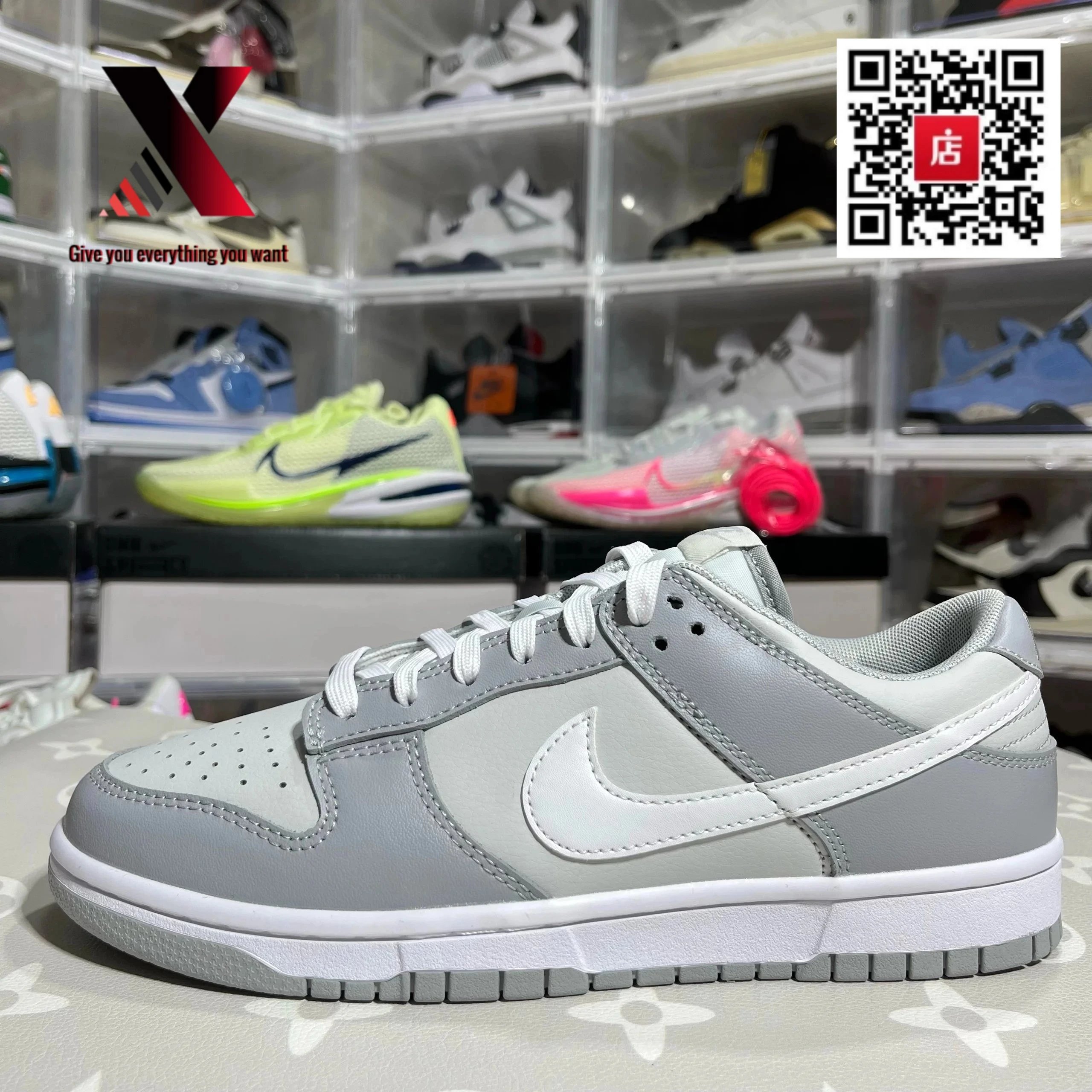 Dunk dark white ash
